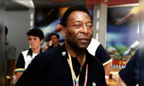 Pelé é internado de novo em São Paulo e continua tratamento