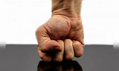 Polícia investiga agressões a aluna trans em escola estadual