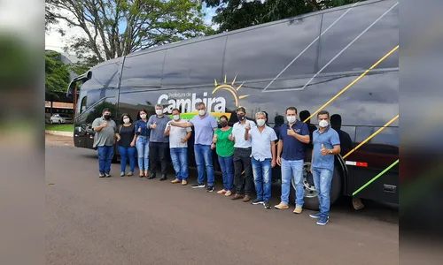 Prefeito de Cambira entrega ônibus para o esporte