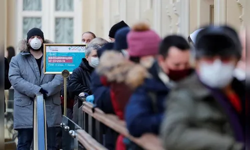 Rússia registra número recorde de casos diários de Covid-19