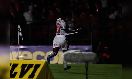 São Paulo desencanta no Paulistão e vence o Santo André