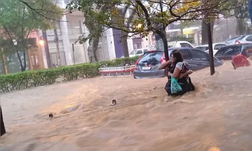 Temporal em Petrópolis deixa um morto e três soterrados