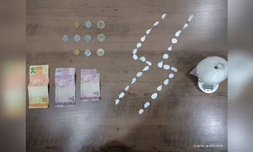 Traficante é presa cocaína em endereço alvo de denúncias