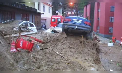 Tragédia em Petrópolis: número de mortos chega a 44
