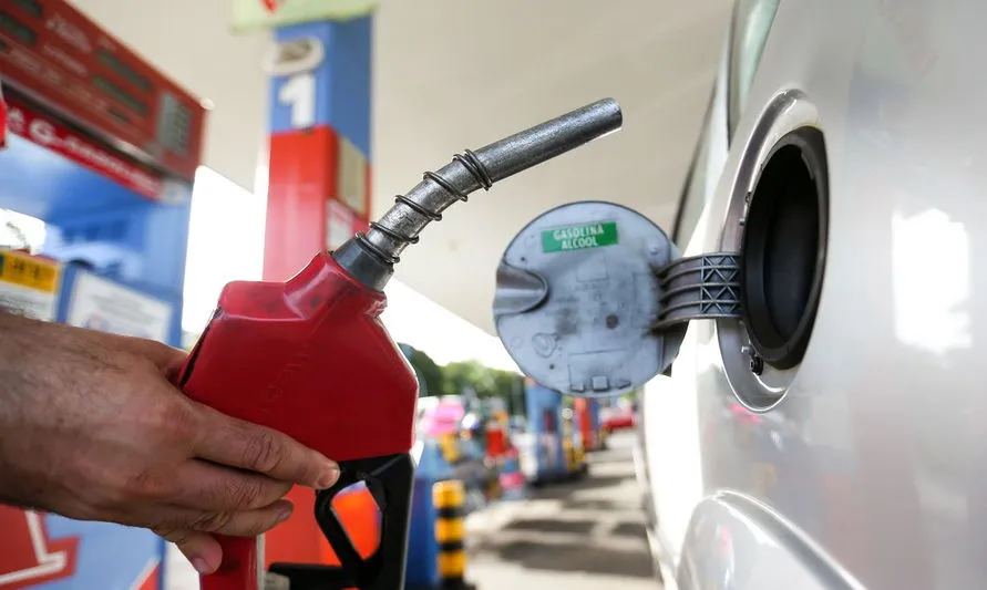 Gasolina cara rende chuva de memes; veja quais viralizaram mais