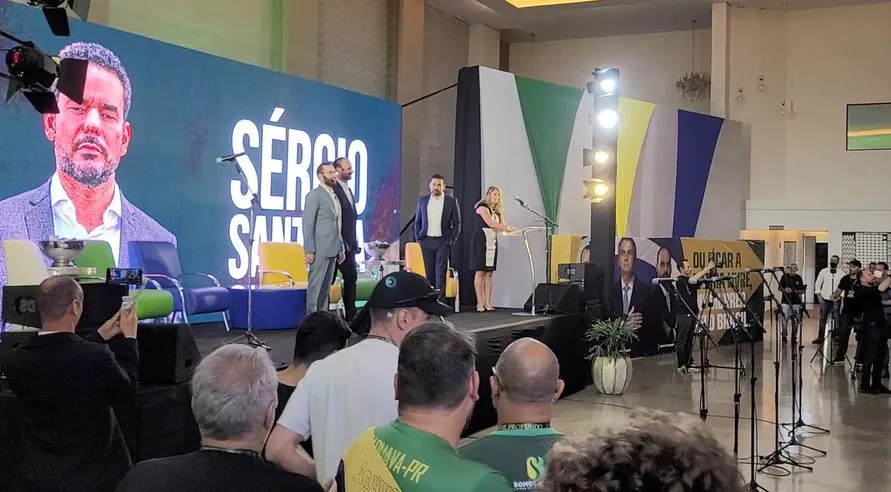 'Aqui estão os melhores', diz Eduardo Bolsonaro em congresso