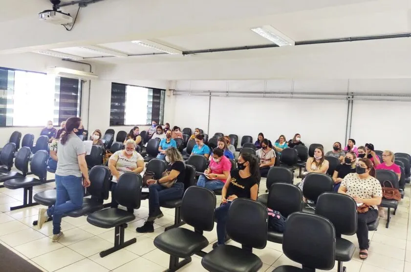 Arapongas realiza reunião com supervisores de educação