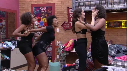 BBB22: Natália bebe e protagoniza barraco durante festa