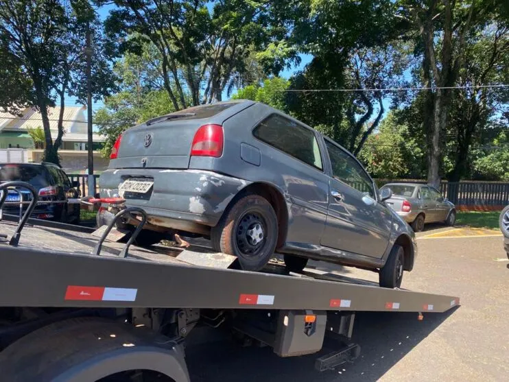 Carro furtado na madrugada é encontrado no Residencial Raposa