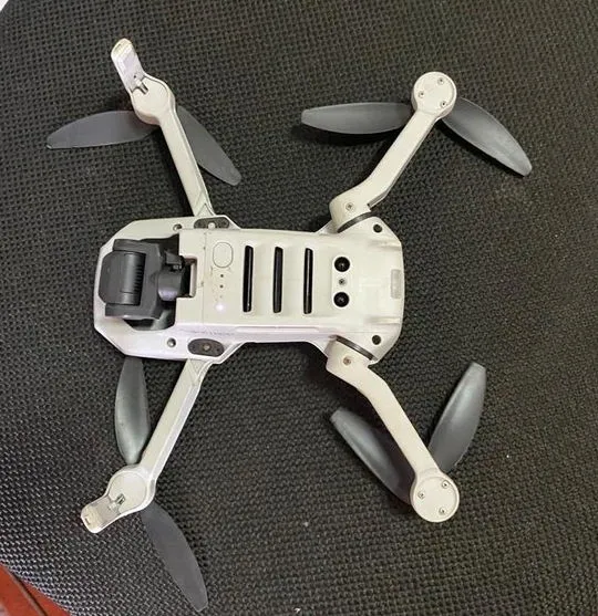 Drone em voo irregular cai no pátio da Prefeitura