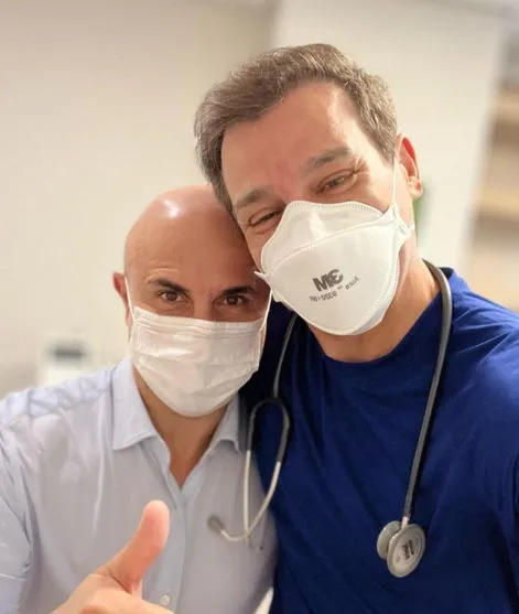 Em luta contra câncer, Celso posta foto ao lado de médico