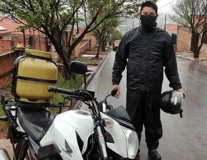 Entregador tem moto furtada durante o trabalho em Apucarana