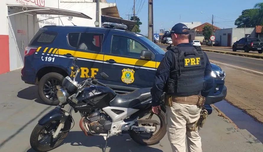 Homem é preso com moto furtada desde 2021 em Arapongas