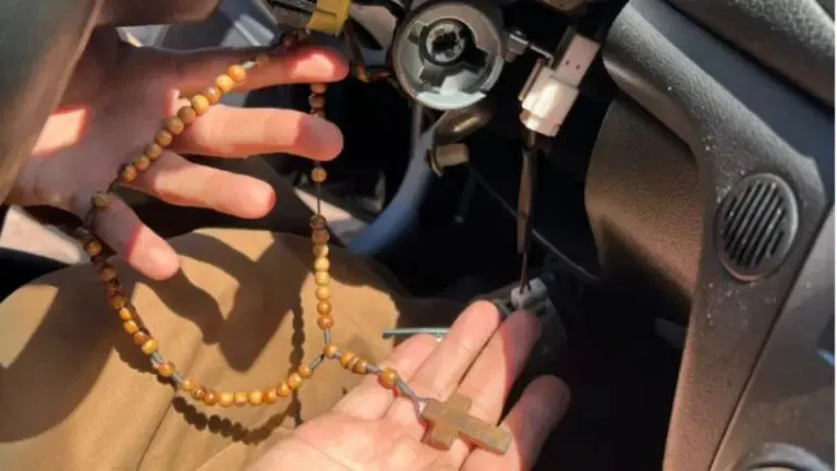 Ladrões utilizaram crucifixo para ligar carro furtado; Vídeo