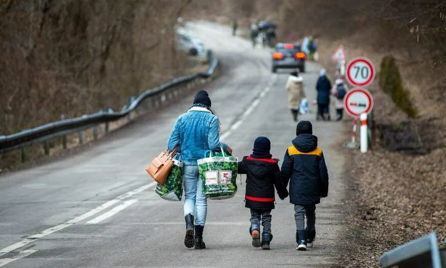 Mais de 200 mil pessoas fogem da Ucrânia