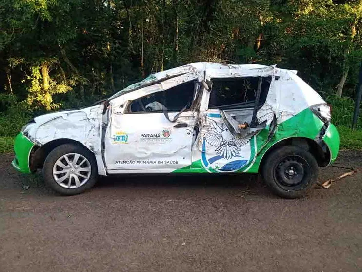 O carro estava indo  buscar um paciente que havia recebido alta no hospital de Campo Largo