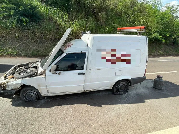 O motorista teve ferimentos e ficou sob escolta policial do 5º BPM até receber alta hospital