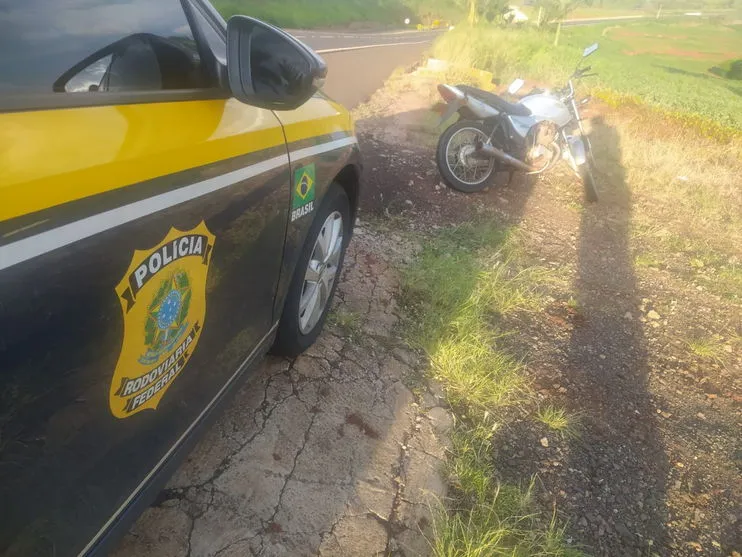PRF recolhe moto em Apucarana com mais de R$ 5 mil em multas