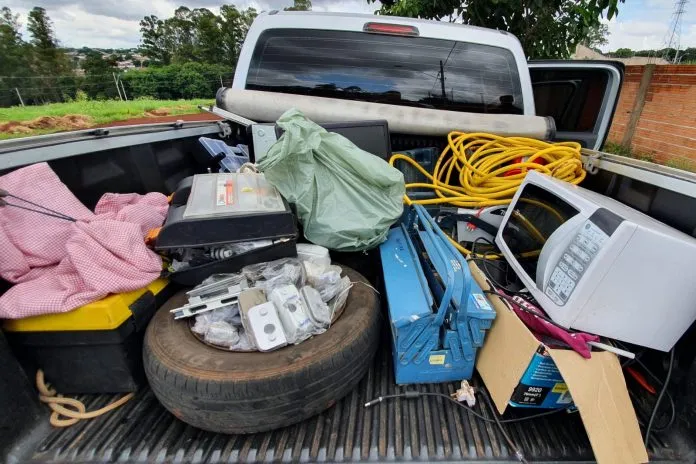 Polícia Civil recupera caminhonete e equipamentos furtados
