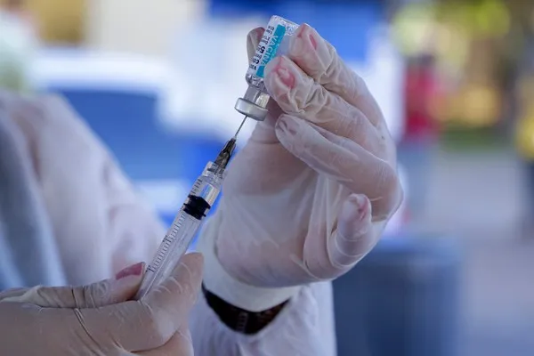 Vacinação continua nesta terça (15) em Apucarana