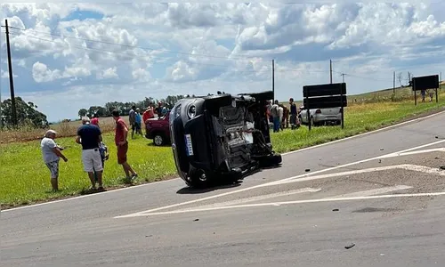 Acidente entre Toro e Voyage na PR-466 deixa mulher ferida