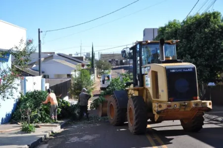 A coleta é exclusivamente para resíduos de limpeza de quintais e terrenos nos bairros da cidade