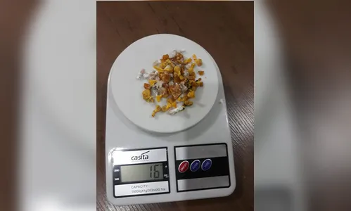 Adolescente de 16 anos é apreendido com 78 pedras de crack