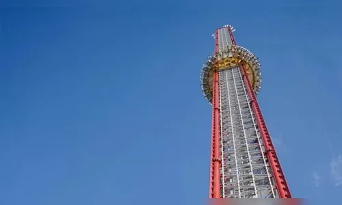 Adolescente morre ao cair de brinquedo em parque de Orlando