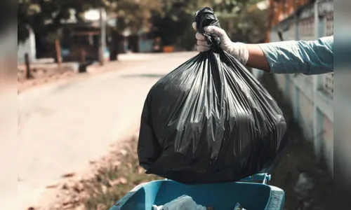 Após ser ofendido durante trabalho, gari chama a PM