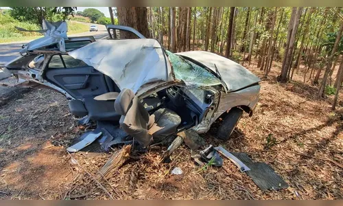 Carro parte ao meio e motorista é resgatado ileso no Paraná