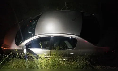 Carro sai da pista na BR-376 em Apucarana