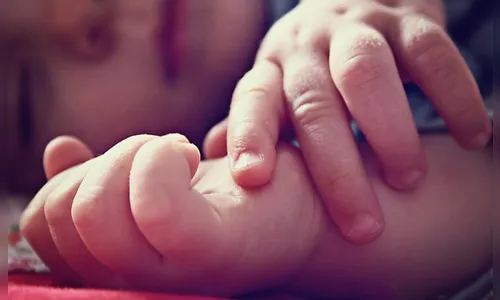 Casal é preso por maus-tratos a bebê de 2 meses no Paraná