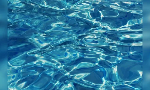 Criança de 3 anos morre após se afogar em piscina