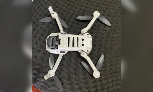 Drone em voo irregular cai no pátio da Prefeitura