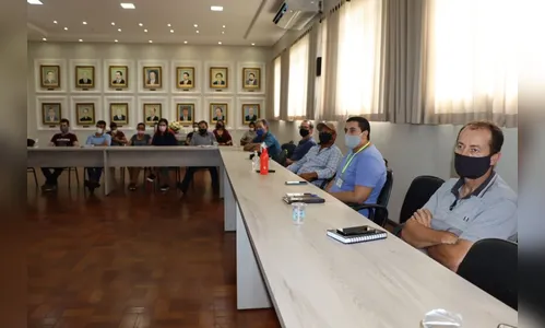 Produção de tomate orgânico é debatida durante Seminário