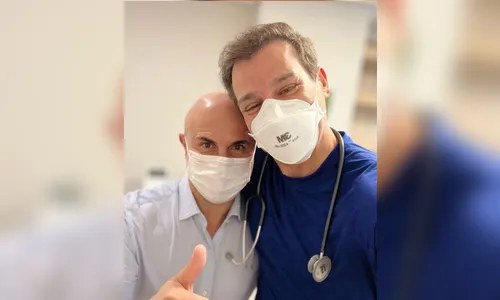 Em luta contra câncer, Celso posta foto ao lado de médico