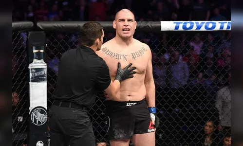 Ex-campeão do UFC é preso por tentativa de homicídio