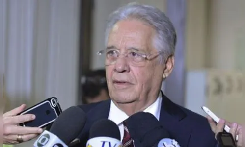 Ex-presidente FHC segue internado por fratura no fêmur