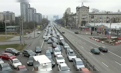 Fugindo da invasão da Rússia, ucranianos deixam o país