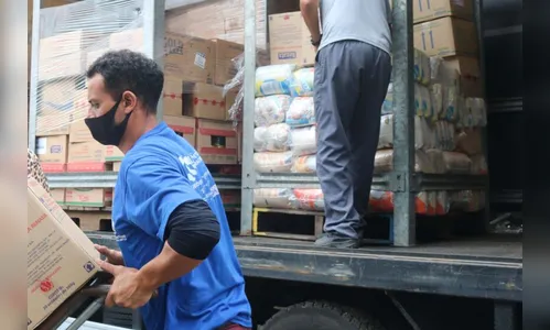 Paraná faz segunda entrega de 2022 de alimentos não perecíveis