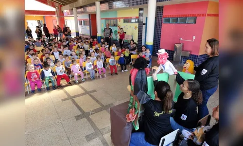 Grupo Viagem à Fantasia volta a se apresentar em escolas