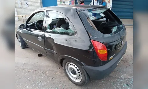 Homem destrói o próprio veículo durante blitz após ataque de fúria