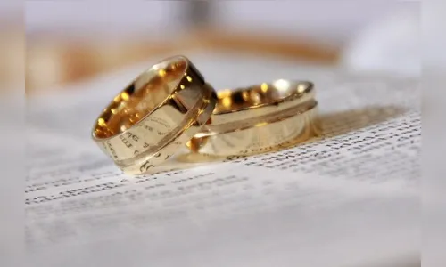 Homem é enganado por 'cigana' e perde aliança e dinheiro