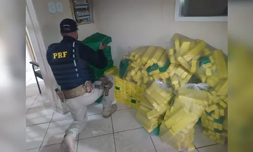 Homem foge da PRF e morre ao capotar carro com droga no PR