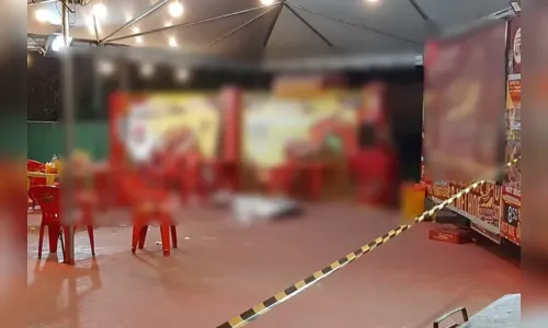 Homem sai para comer e é executado na frente da esposa no PR