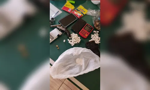 Homens são presos com cocaína, crack e arma em Marilândia do Sul