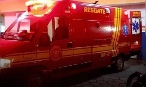 Garupa fica ferido em acidente entre carro e motocicleta