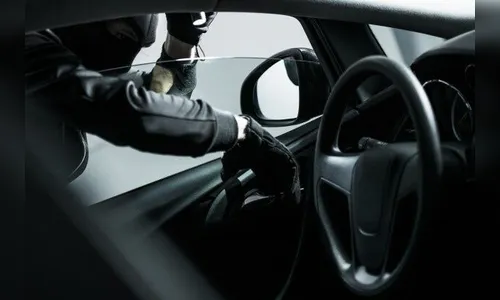 Ladrões furtam camionete S10 e vários objetos em Faxinal