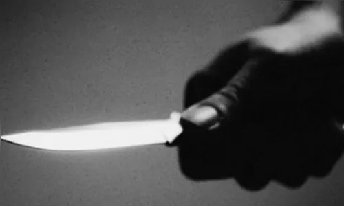 Homem leva facada no pescoço após se desentender com enteado