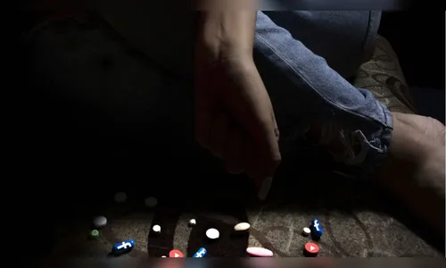 Jovem sob efeito de droga é atendida com corte na coxa